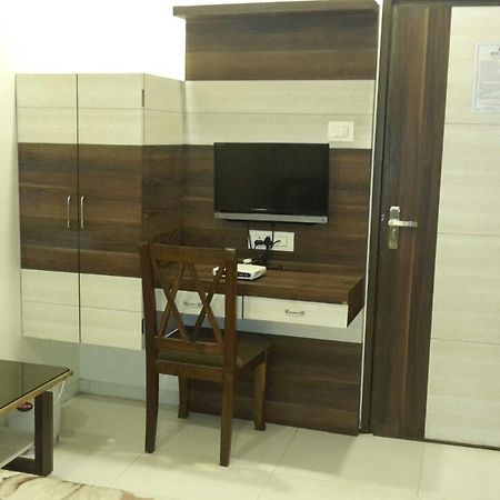 Hotel Crystal Vadodara Zewnętrze zdjęcie