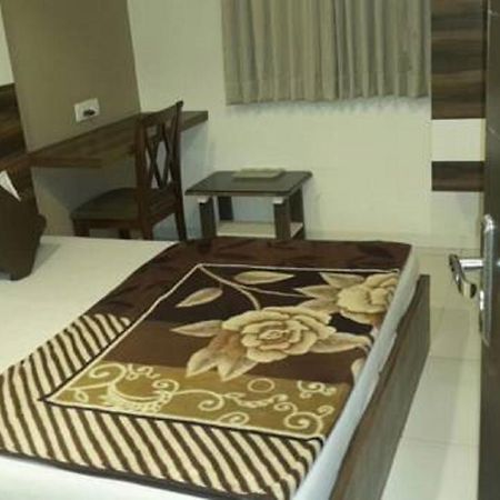 Hotel Crystal Vadodara Zewnętrze zdjęcie
