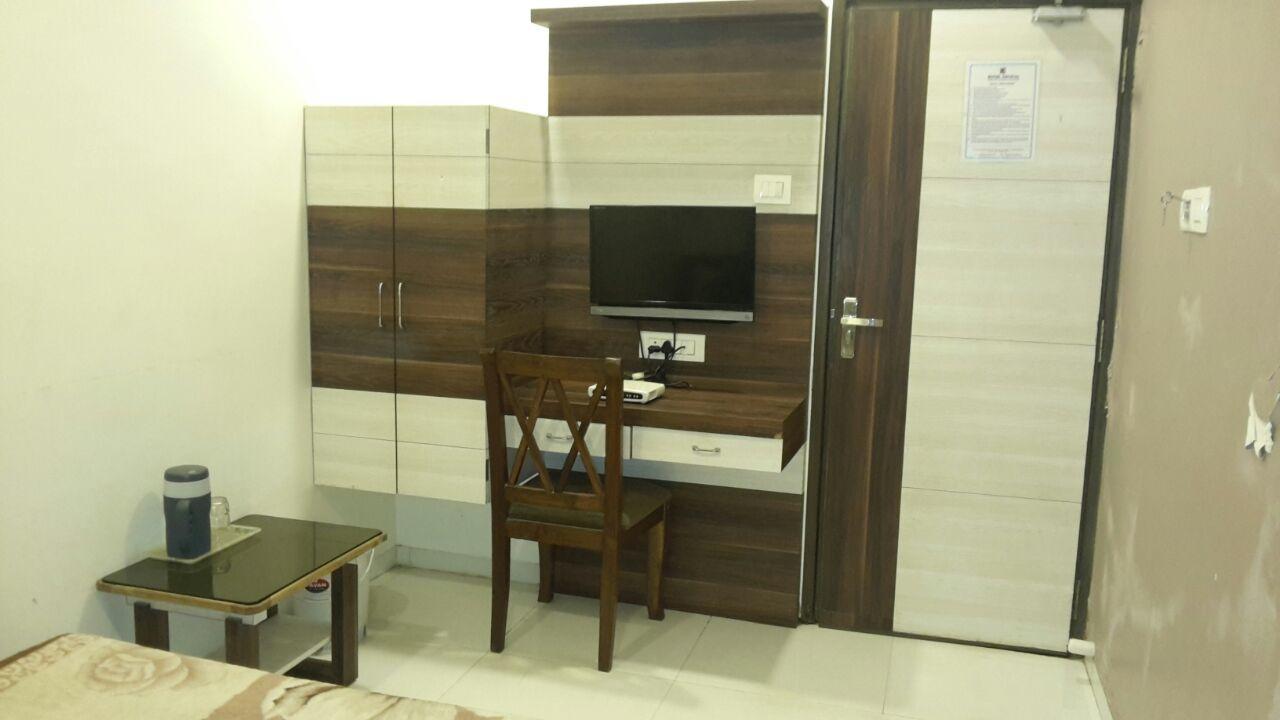 Hotel Crystal Vadodara Zewnętrze zdjęcie