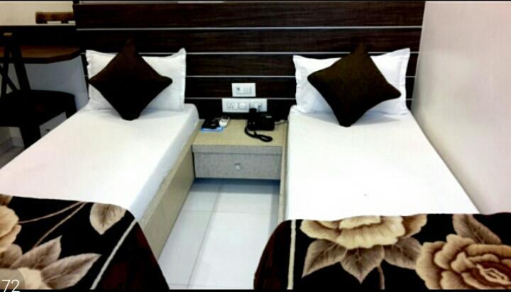 Hotel Crystal Vadodara Zewnętrze zdjęcie