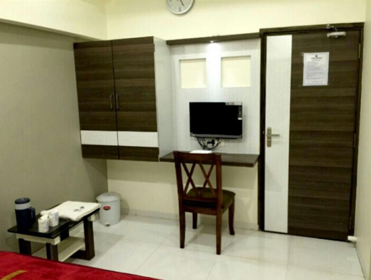 Hotel Crystal Vadodara Zewnętrze zdjęcie